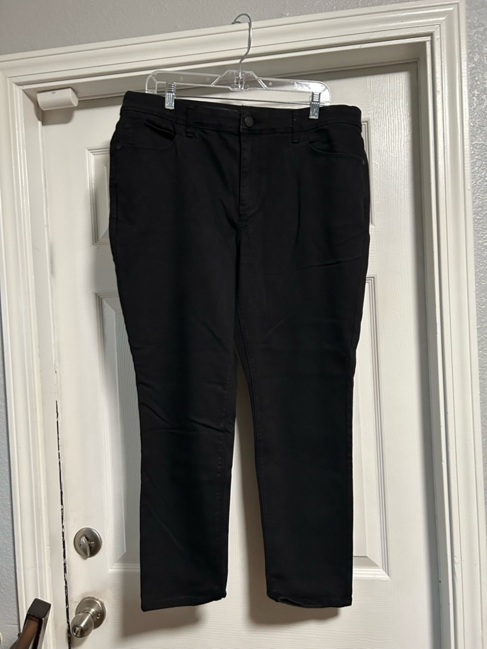 Simply, Vera Vera Wang Classic Black Skinny Straight Leg Pants